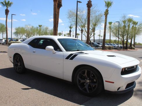 Used 2018 Dodge Challenger SXT Plus RWD image 7