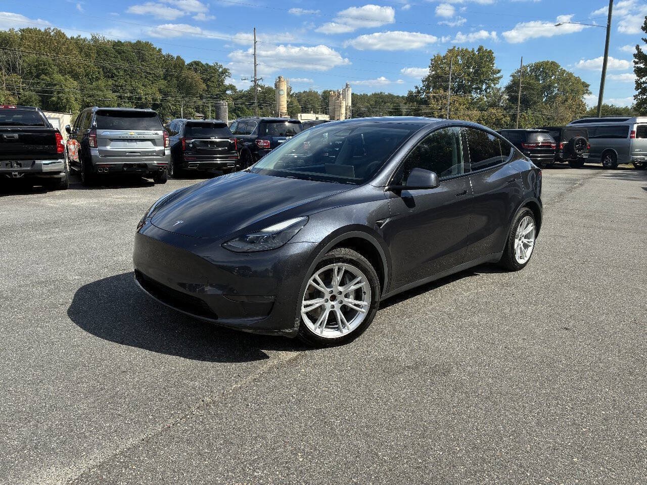 Used 2024 Tesla Model Y Long Range AWD/4WD image 2