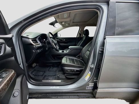 Used 2023 GMC Acadia Denali w/ Denali Ultimate Package FWD image 22