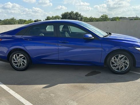 Used 2024 Hyundai Elantra SEL FWD image 13