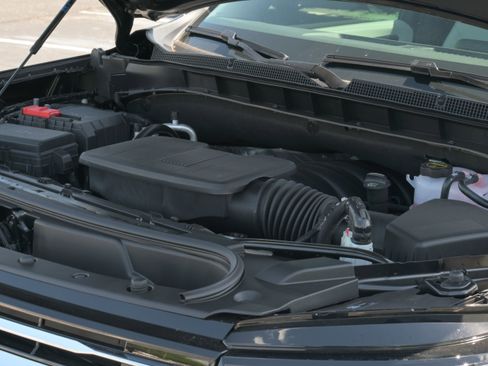 New 2026 Chevrolet Suburban Premier AWD/4WD image 8
