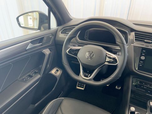 Certified 2023 Volkswagen Tiguan SEL R-Line image 28