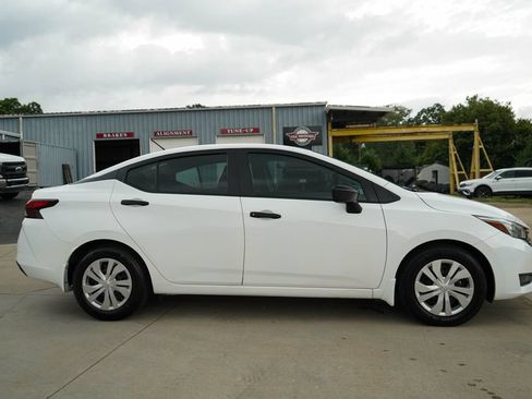 Used 2025 Nissan Versa S w/ Electronics Package FWD image 3