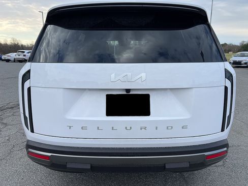 Used 2027 Kia Telluride S w/ Towing Package FWD image 4