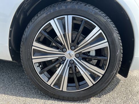 Used 2023 Volvo XC60 B5 Plus w/ Protection Package Premier AWD/4WD image 15