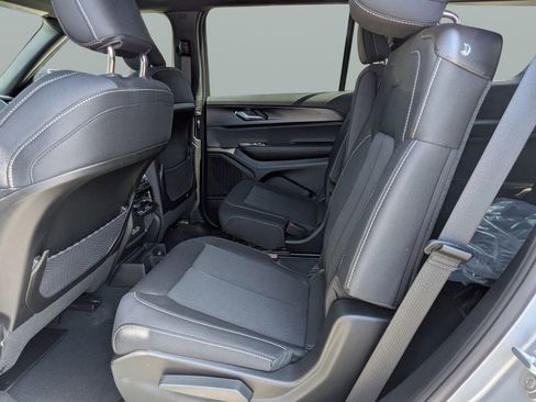 New 2026 Jeep Grand Cherokee L Laredo image 15