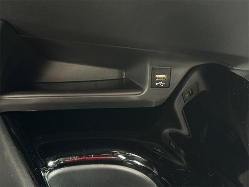 Used 2022 Toyota C-HR XLE image 27