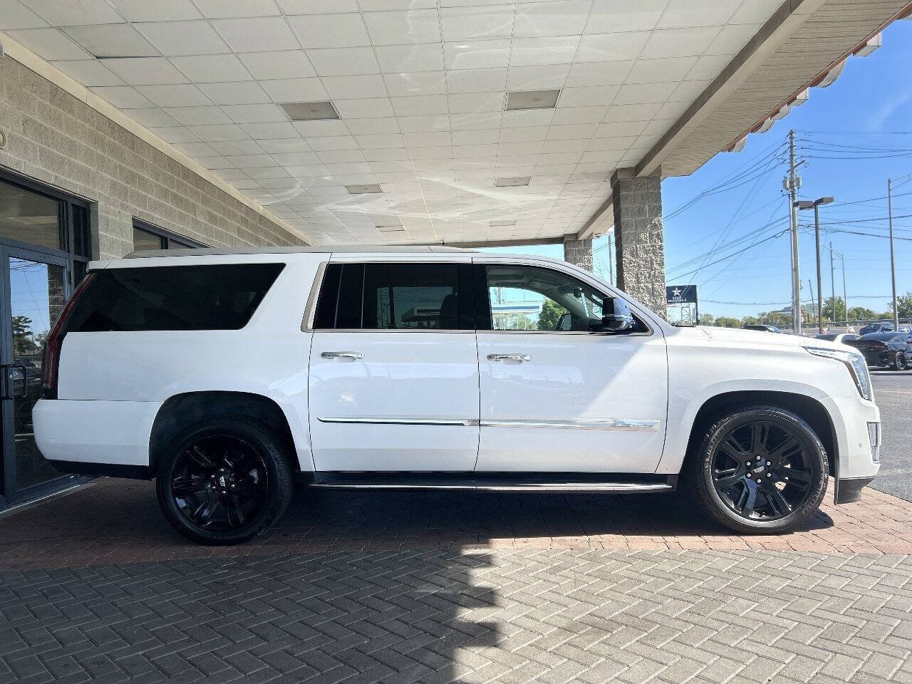 Used 2017 Cadillac Escalade ESV Luxury AWD/4WD image 20