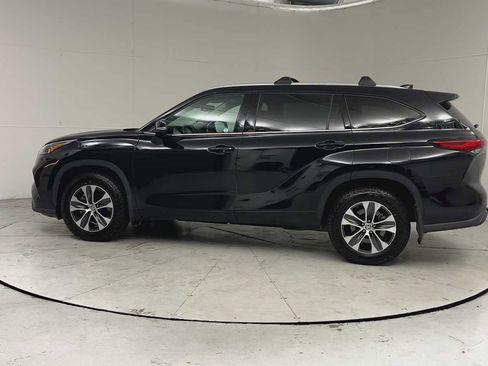 Used 2021 Toyota Highlander XLE AWD/4WD image 4