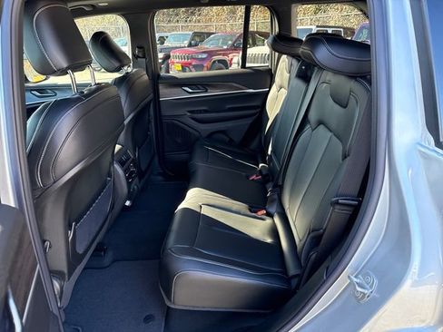 New 2025 Jeep Grand Cherokee Limited image 13