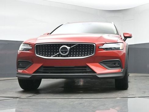 Used 2025 Volvo V60 B5 Cross Country Plus AWD/4WD image 36
