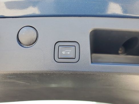 Used 2025 Chevrolet Equinox LT w/ Convenience Package II image 7