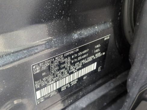 Certified 2025 Toyota RAV4 LE image 28