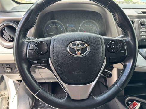 Used 2018 Toyota RAV4 XLE AWD/4WD image 17