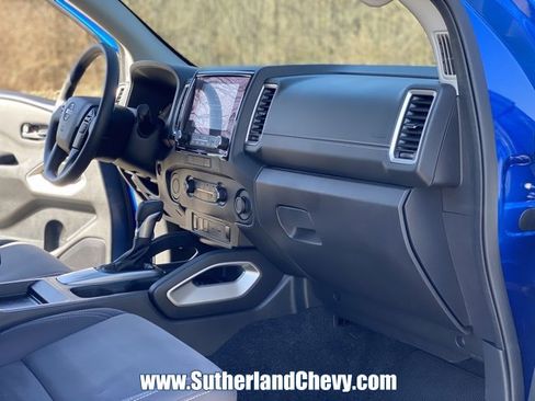 Used 2024 Nissan Frontier SV image 17