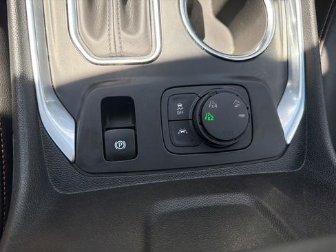 Used 2020 Chevrolet Traverse Premier w/ LPO, Cargo Package AWD/4WD image 17