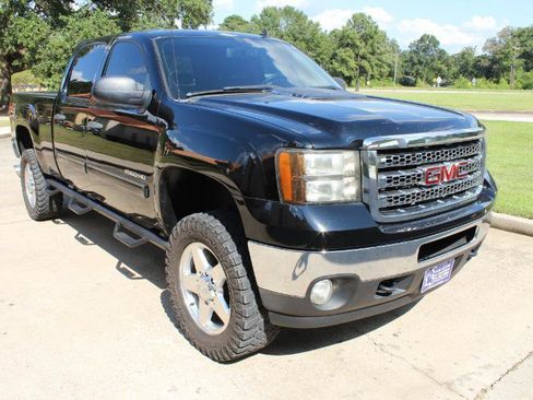 Used 2014 GMC Sierra 2500 SLE w/ SLE Preferred Package AWD/4WD image 4