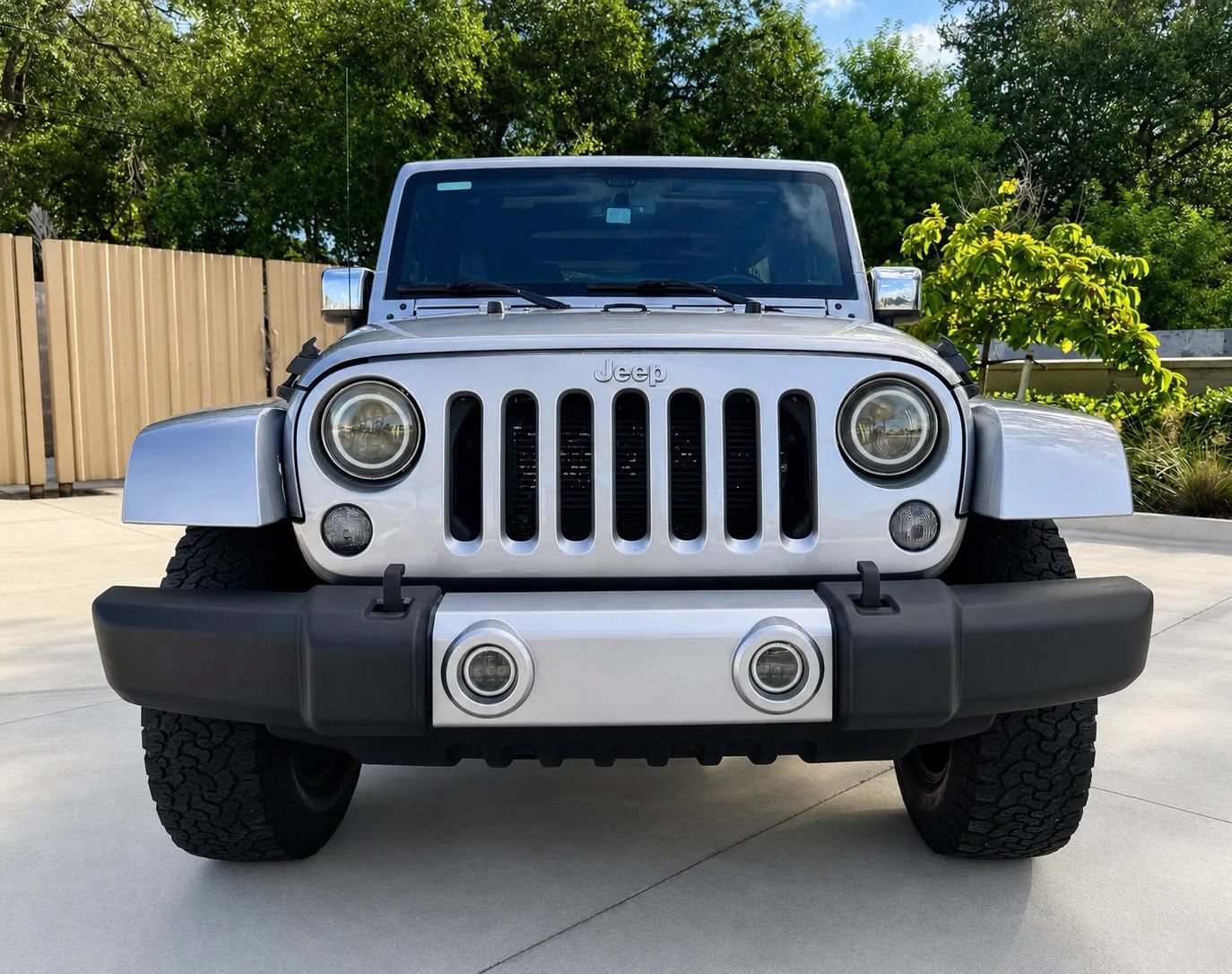 Used 2016 Jeep Wrangler Unlimited Sahara w/ Mopar Chrome Edition Group AWD/4WD image 3