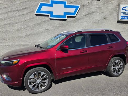Used 2019 Jeep Cherokee Overland w/ Technology Group AWD/4WD image 2