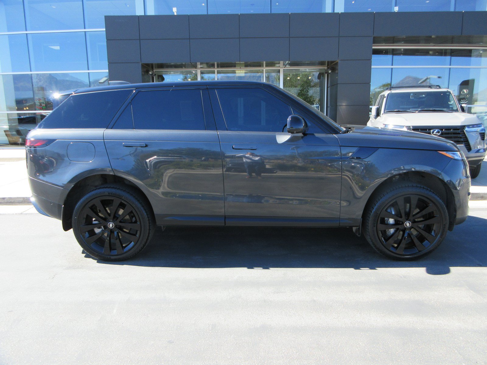 Used 2023 Land Rover Range Rover Sport SE AWD/4WD image 11
