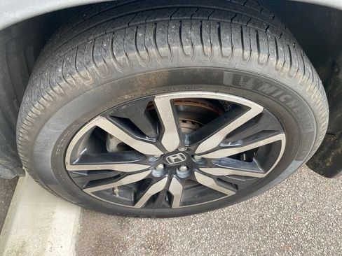 Used 2019 Honda Pilot Elite image 3