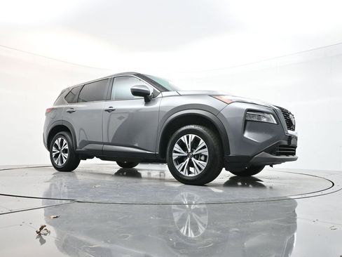 Used 2023 Nissan Rogue SV image 29