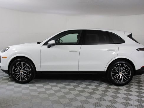 Used 2025 Porsche Cayenne image 2