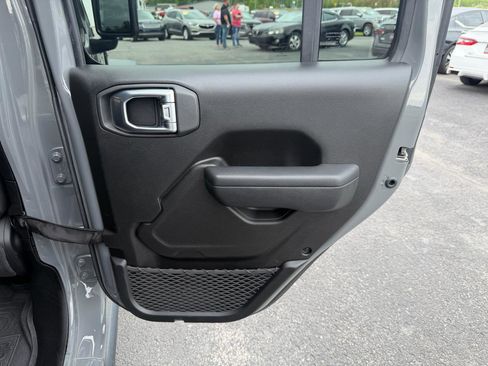 Used 2023 Jeep Wrangler Unlimited w/ Cold Weather Group AWD/4WD image 20