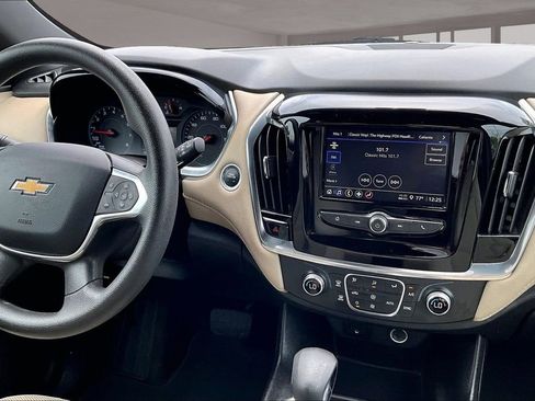 Used 2023 Chevrolet Traverse LS FWD image 7