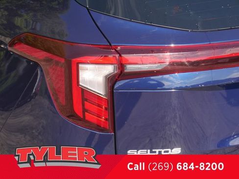 Used 2024 Kia Seltos S AWD/4WD image 12