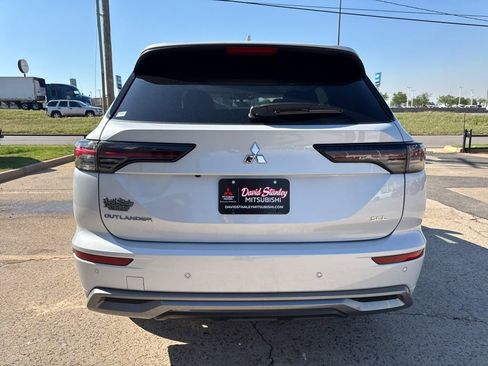 New 2026 Mitsubishi Outlander SEL FWD image 5