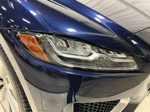 Used 2018 Jaguar F-PACE S image 25