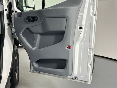 Used 2018 Ford Transit 150 XL image 9