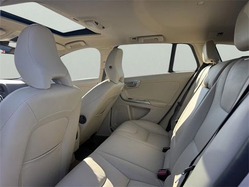 Used 2015 Volvo V60 T5 Premier image 17
