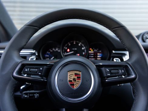 Certified 2026 Porsche Macan AWD/4WD image 14