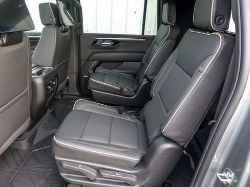 New 2026 Chevrolet Suburban Premier image 19