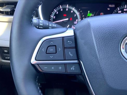 Used 2021 Toyota Highlander XLE image 24