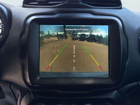Used 2022 Jeep Renegade Altitude w/ Sun/Sound Group AWD/4WD image 12