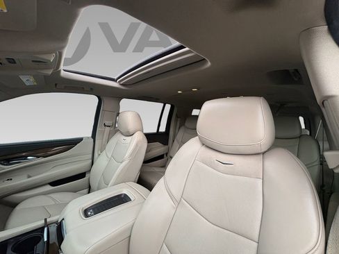 Used 2019 Cadillac Escalade ESV Luxury image 6