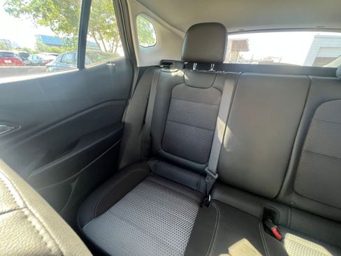 Used 2025 Chevrolet Trax LT image 39