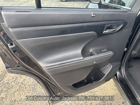 Used 2023 Toyota Highlander XLE FWD image 21