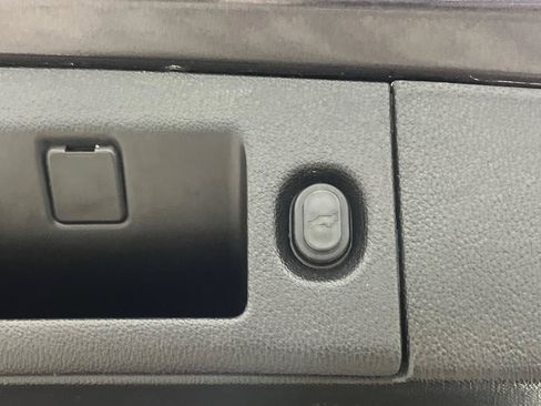 Used 2016 Chevrolet Tahoe LTZ AWD/4WD image 17