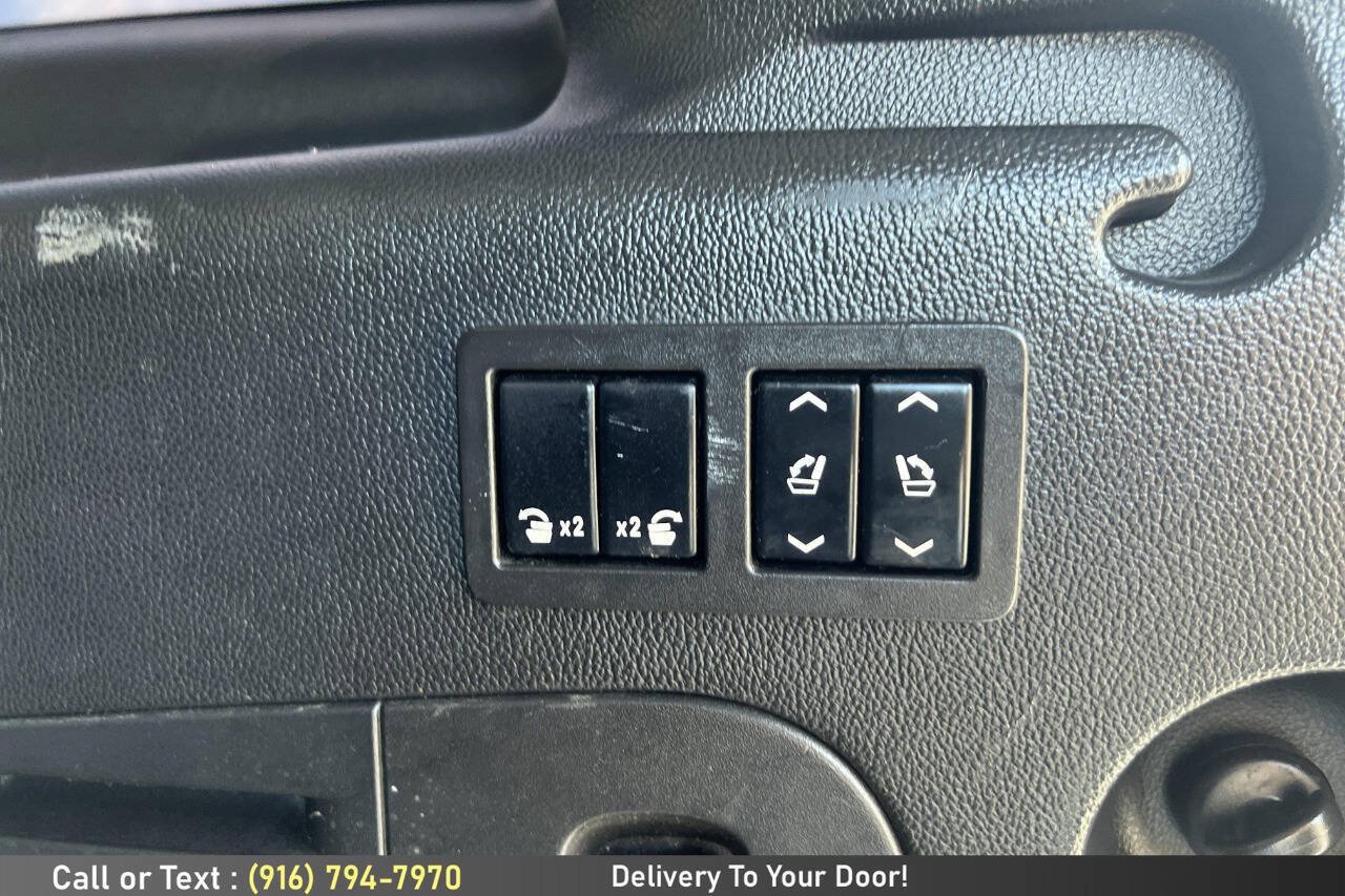 Used 2020 Chevrolet Suburban LT AWD/4WD image 15