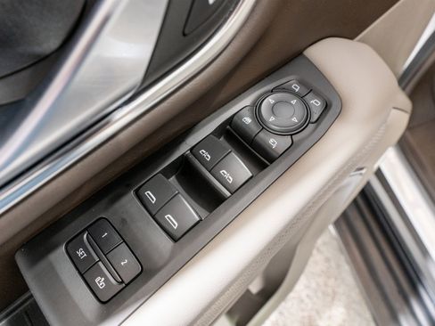Used 2022 GMC Yukon SLT w/ SLT Premium Package RWD image 14