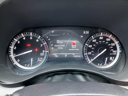 Used 2021 Toyota Highlander XLE FWD image 24