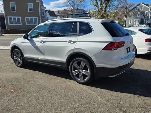 Used 2020 Volkswagen Tiguan SEL w/ 3rd Row Seat Package AWD/4WD image 4