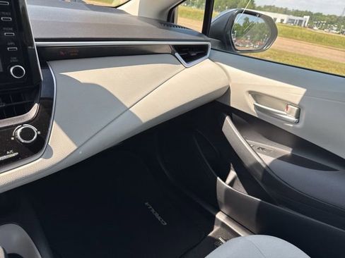 Used 2020 Toyota Corolla LE FWD image 15