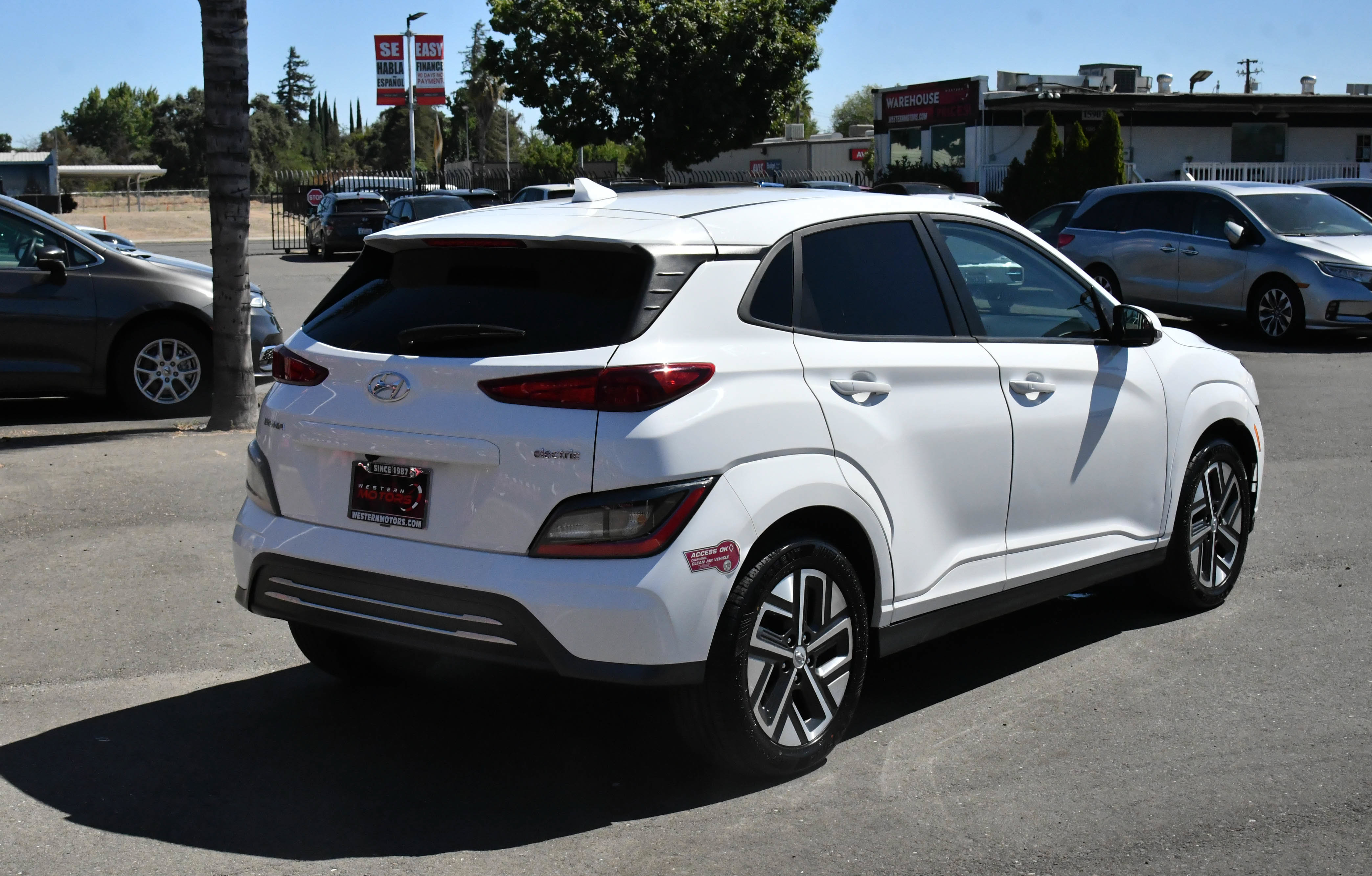 Used 2023 Hyundai Kona SEL w/ Cargo Package FWD image 8