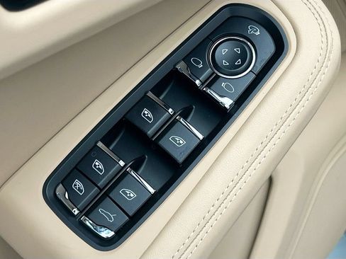 Used 2026 Porsche Macan AWD/4WD image 23