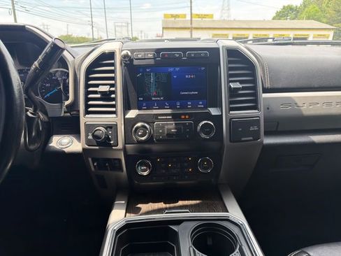 Used 2020 Ford F250 Lariat w/ Lariat Ultimate Package AWD/4WD image 17